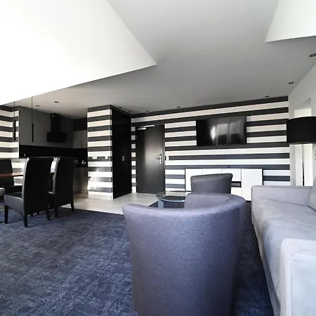 SL'otel im Parforcehaus-2